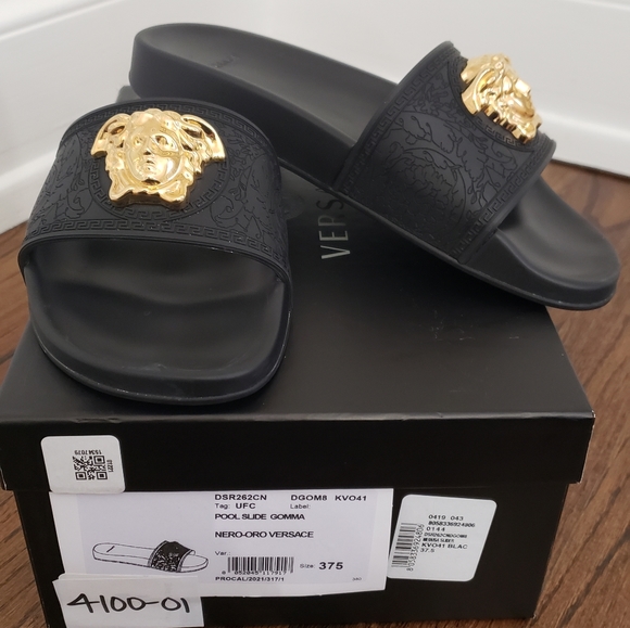 Versace La Medusa Pool Slides - Picture 3 of 12
